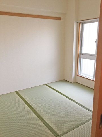 地下鉄谷町線 谷町四丁目駅 徒歩13分 14階建 築19年の居間写真