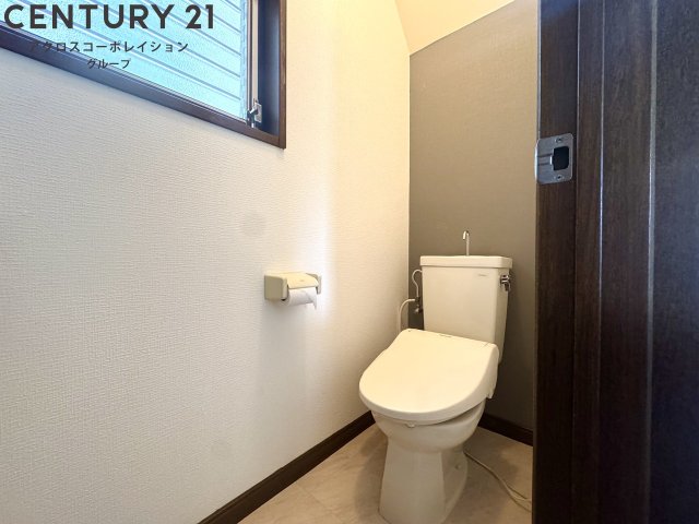 トイレ　窓のあるトイレです☆