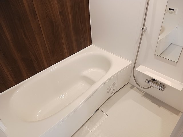 バス・シャワールーム　落ち着いた空間のお風呂です