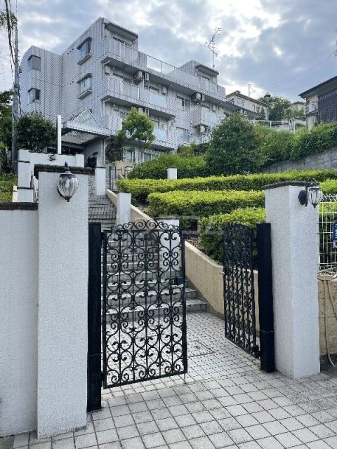 ドミール玉川学園の外観写真
