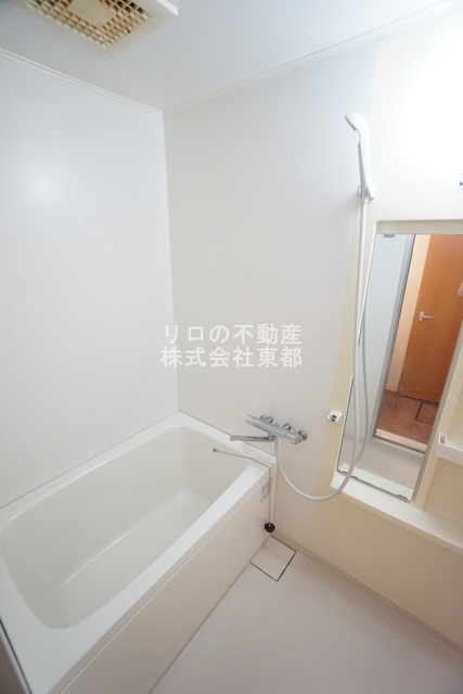バス・シャワールーム　人気の浴槽付き☆快適にバスタイムをお過ごしいただけます♪