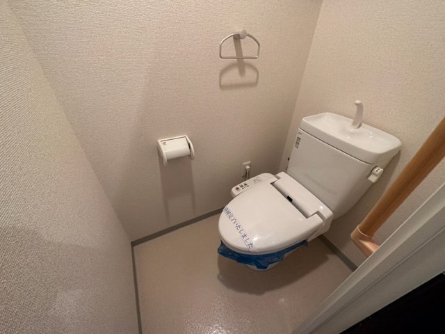 阪急宝塚線 服部天神駅 徒歩5分 8階建 築18年のトイレ写真