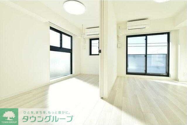 東急目黒線 武蔵小山駅 徒歩12分 4階建 築4年の居間写真