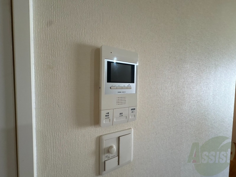 セキュリティ　ＴＶモニター付インターホンです。来客者の顔が見えるので安心！
