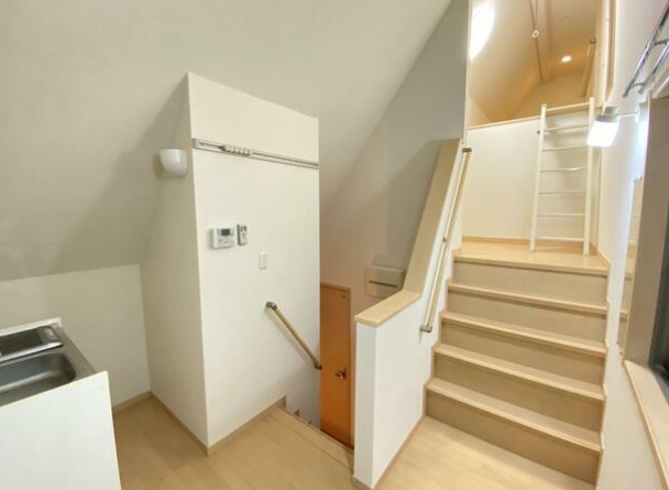 その他部屋・スペース　室内に階段があります