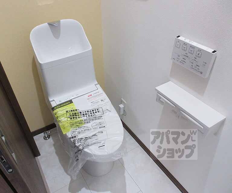 トイレ　ウォシュレット付・
