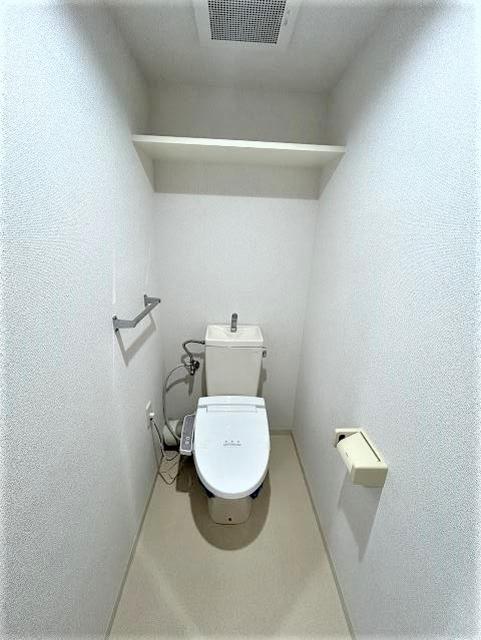 東急田園都市線 市が尾駅 徒歩4分 8階建 築29年のトイレ写真