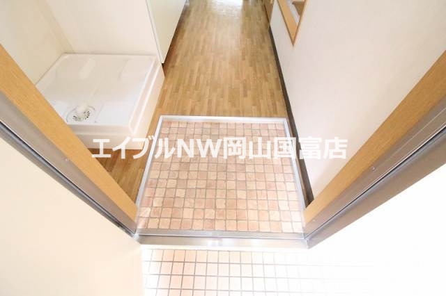 玄関　同物件別部屋の写真です