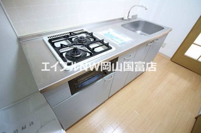 キッチン　同物件別部屋の写真です