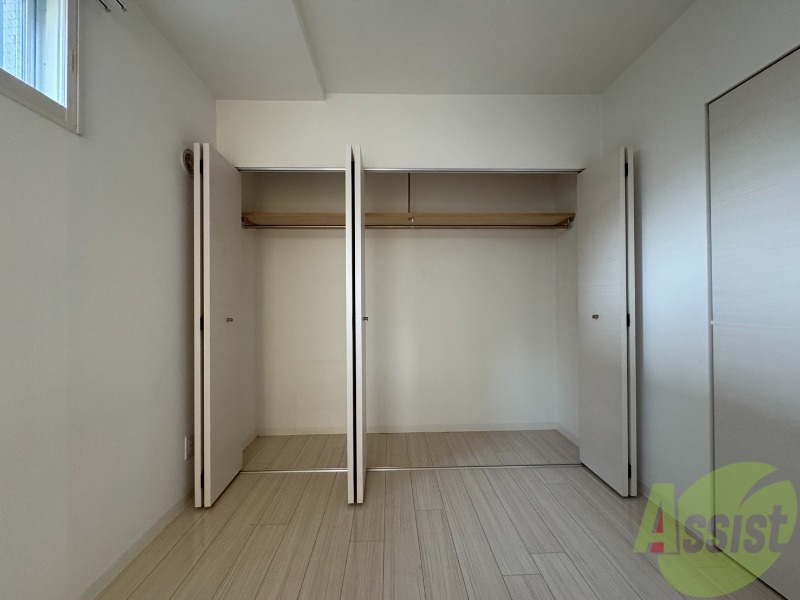収納　寝室の収納です。部屋がすっきり片付きます。