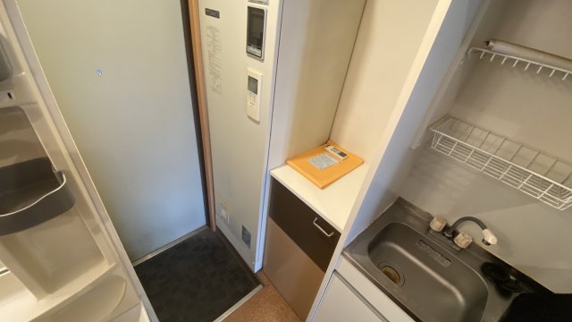 玄関　写真は同マンションの他のお部屋のものです