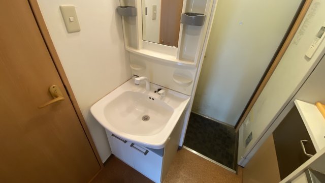 洗面設備　独立洗面台で身支度をすべて済ませてしまいましょう