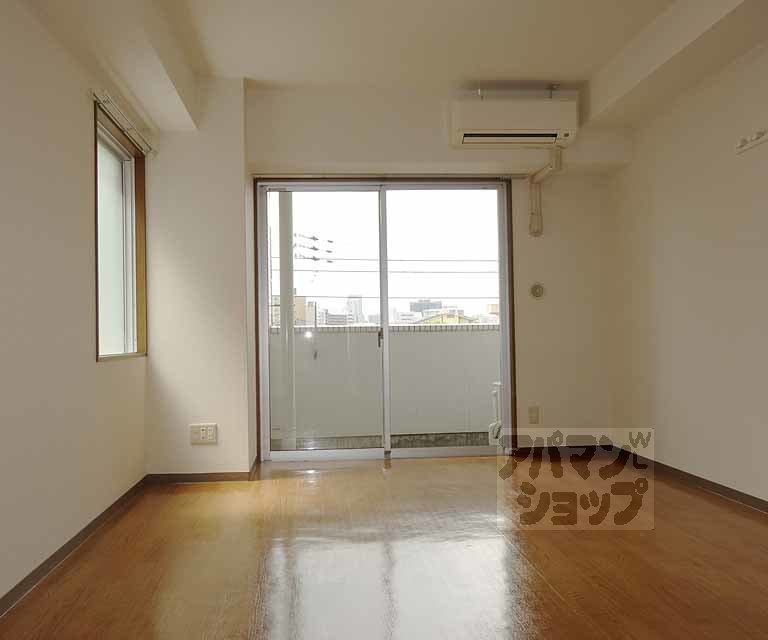 木屋町ビルの居間写真