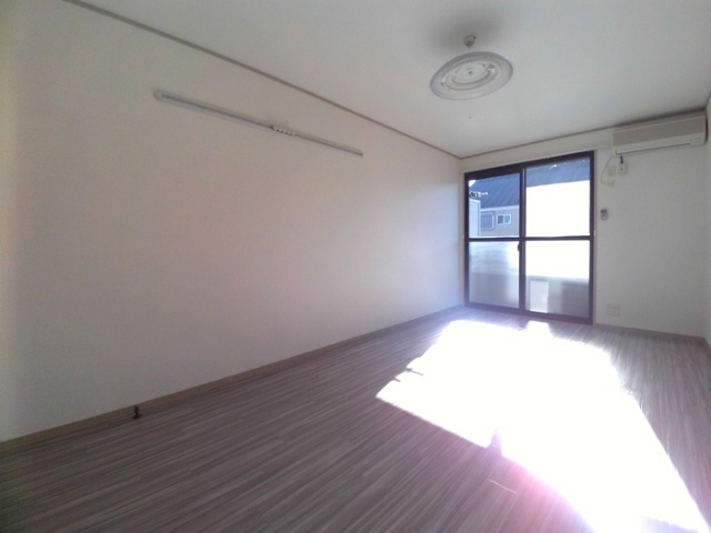 居室・リビング　日当り良好　南向きのお部屋です