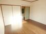 居室・リビング　西向きのお部屋です。
