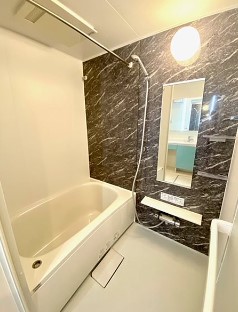 バス・シャワールーム　※別部屋の参考写真です。