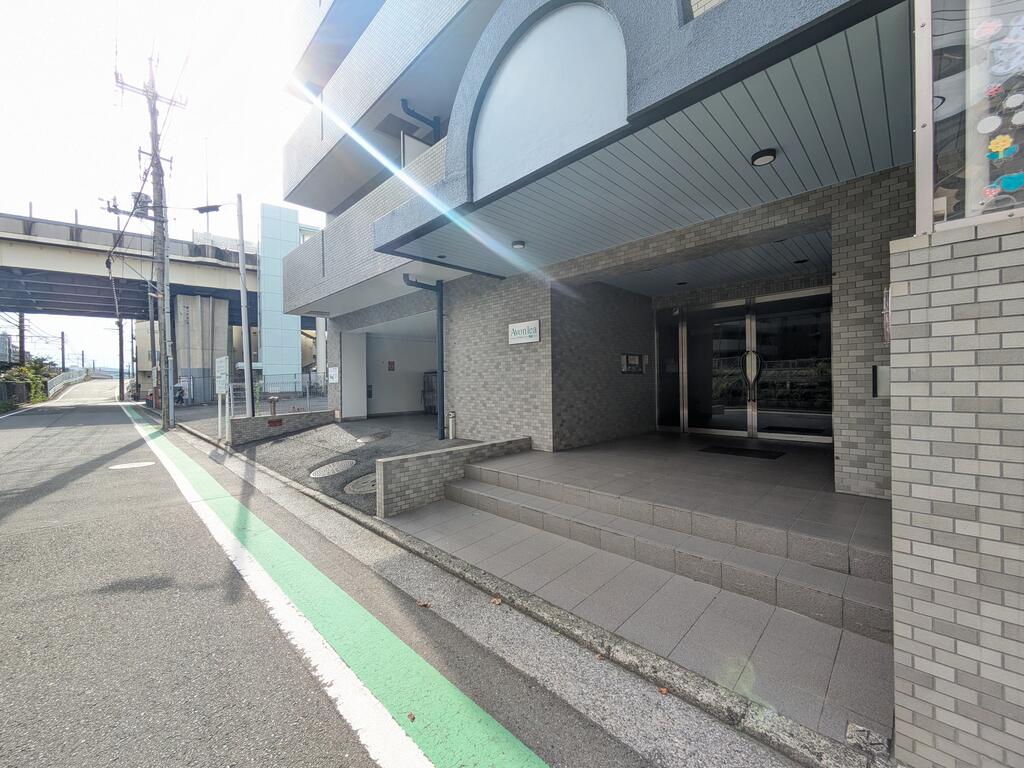 アヴォンリー鴨居の外観写真