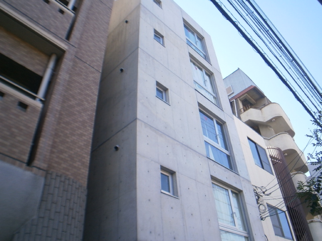 建物外観　コンクリート打ちっ放しのデザイナーズマンション