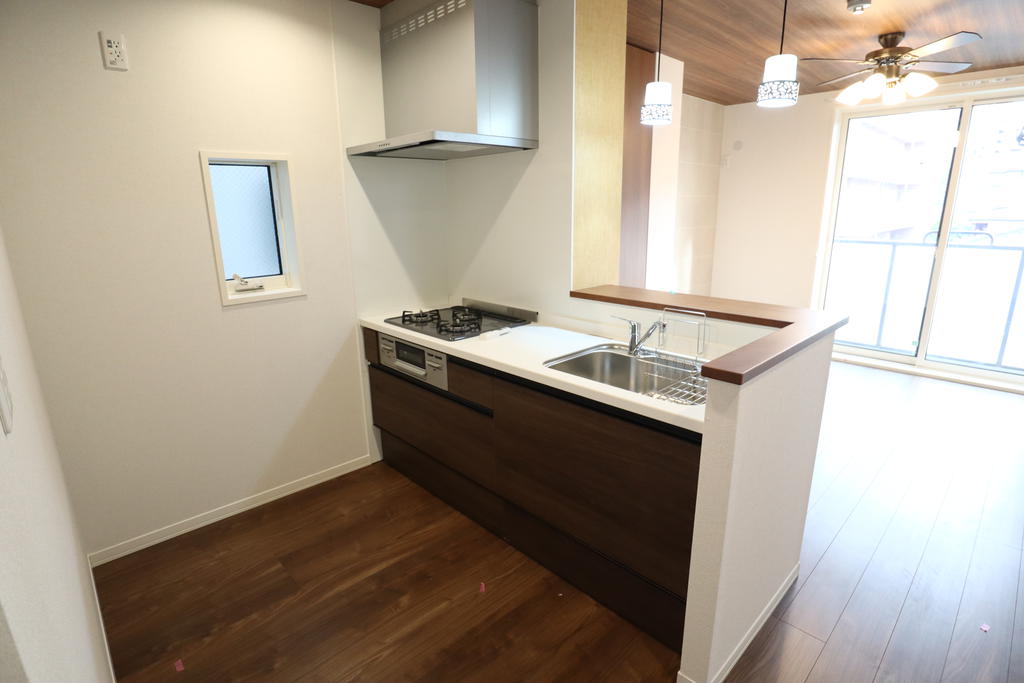 キッチン　カウンターキッチン♪お洒落なペンダントライト・LEDファン♪