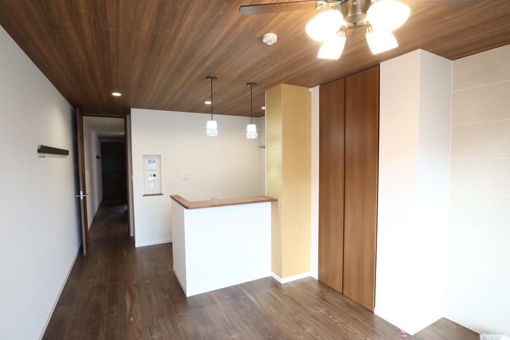 居室・リビング　1号室は、Hawaiiテイストのお部屋です！