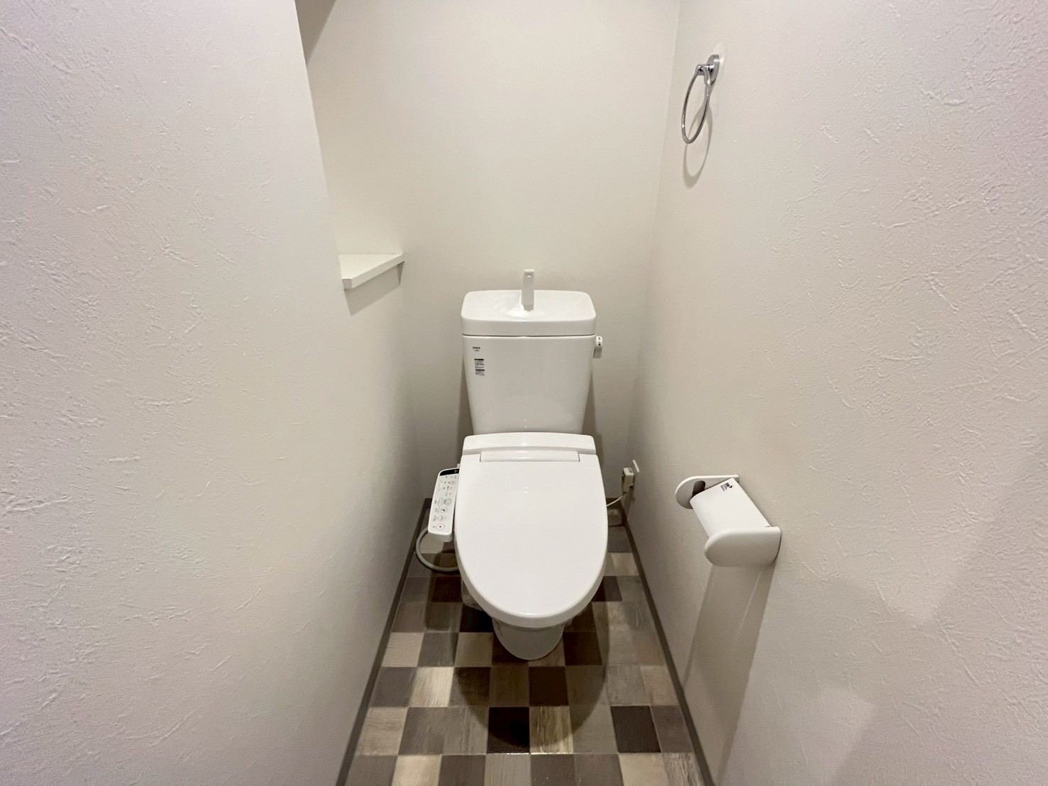 鹿児島市電谷山線 新屋敷駅 徒歩7分 8階建 築8年のトイレ写真