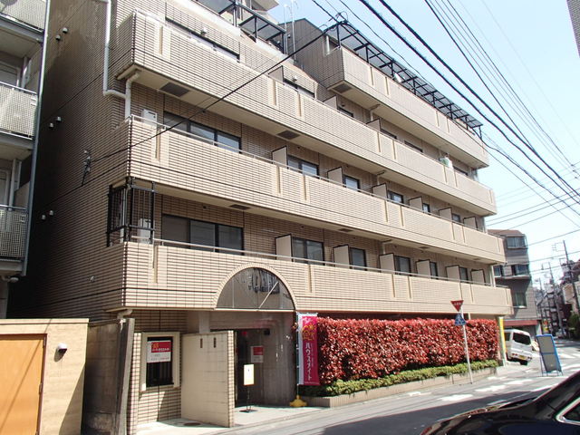 【新宿区早稲田鶴巻町のマンションの建物外観】