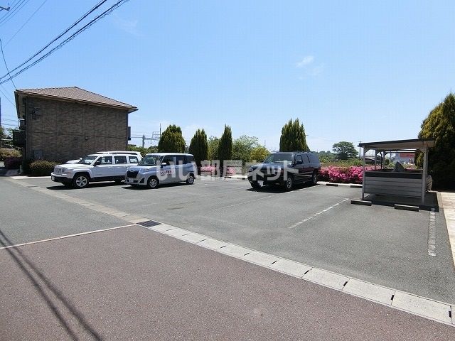 【津市河芸町上野のアパートの駐車場】