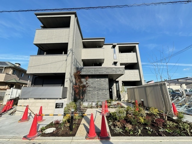 堺市西区鳳北町のマンションの建物外観