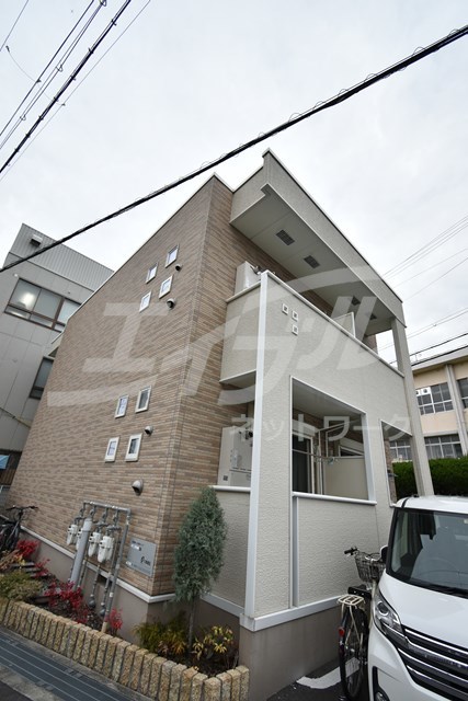 摂津市桜町のアパートの建物外観