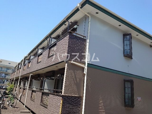 横浜市青葉区つつじが丘のアパートの建物外観