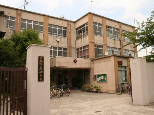 【ドミール西大路の小学校】