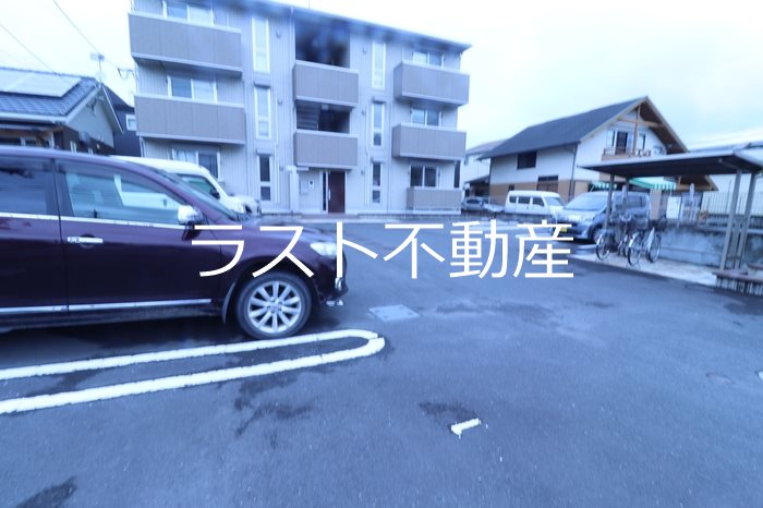 【薩摩川内市御陵下町のアパートの駐車場】