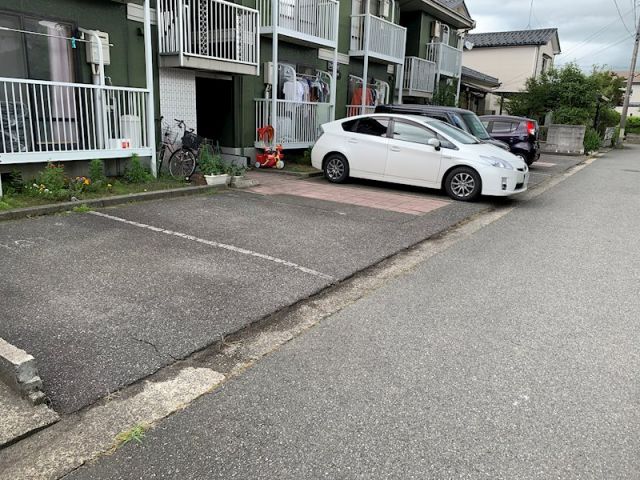 【ファミール住吉の駐車場】