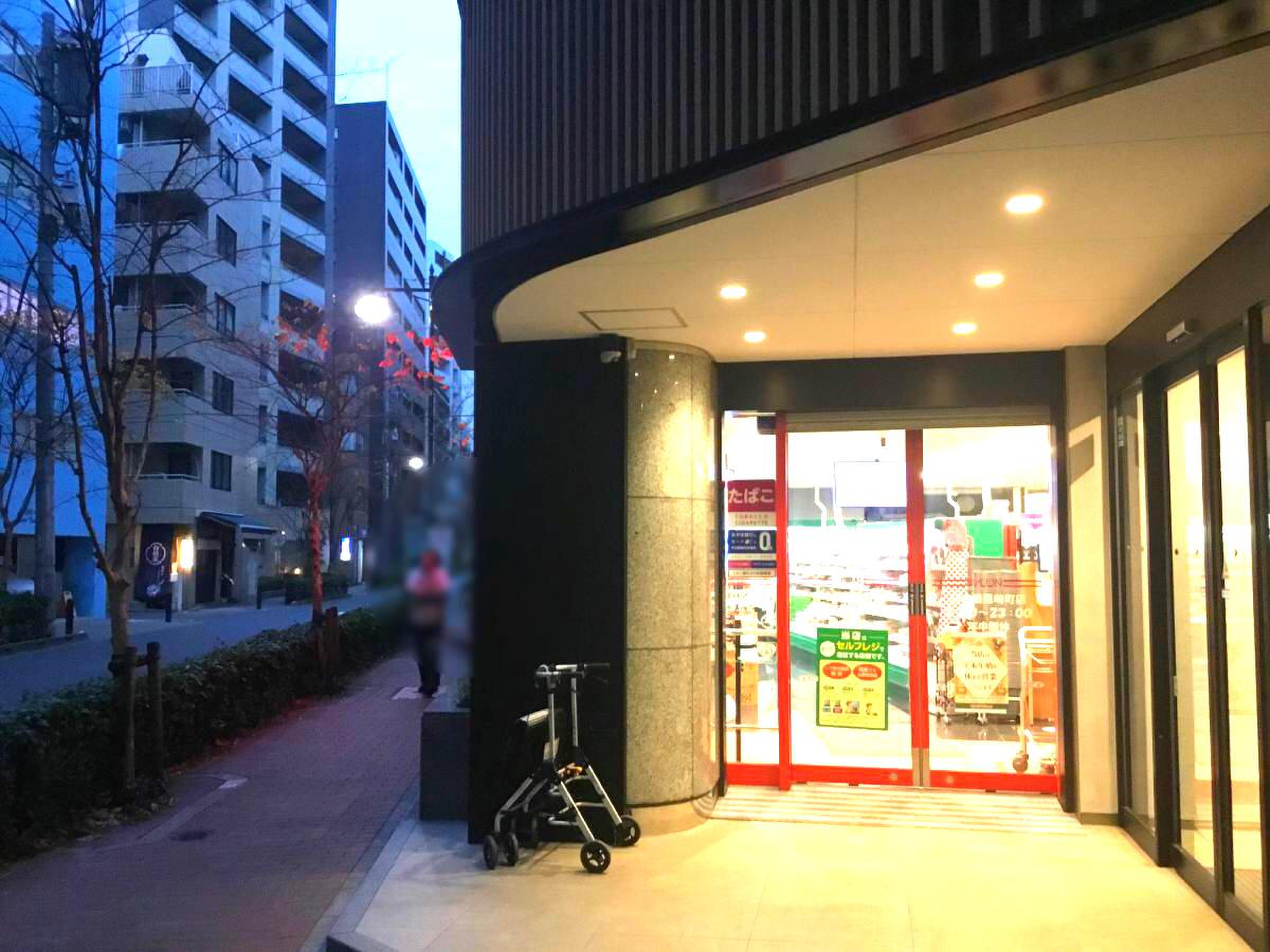 【中央区日本橋箱崎町のマンションのスーパー】