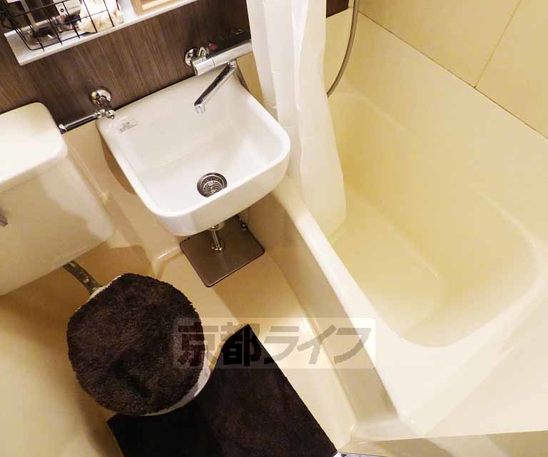 バス・シャワールーム　おしゃれなユニットバスです。