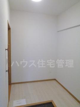 【茨木市三島丘のマンションの玄関】