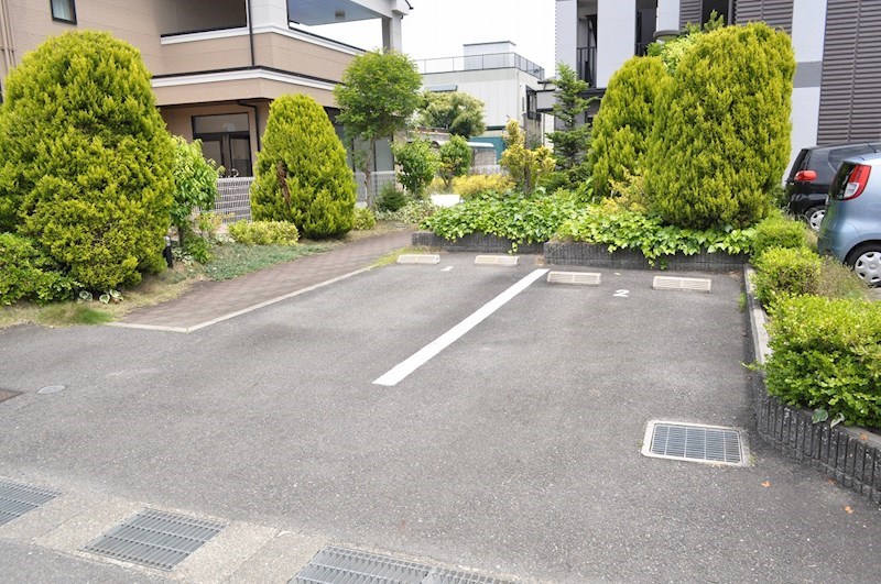 【京田辺市草内一ノ坪のマンションの駐車場】