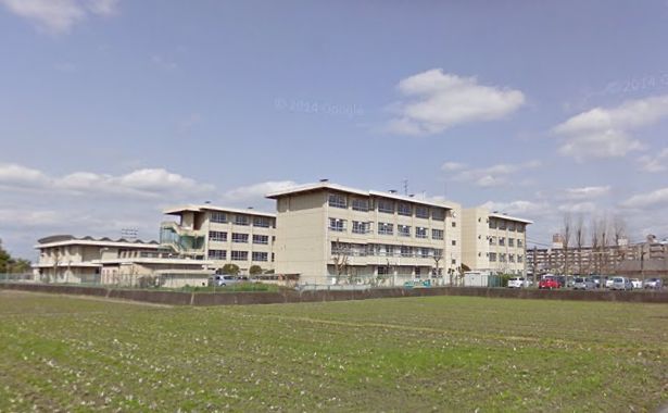 【京田辺市草内一ノ坪のマンションの中学校】