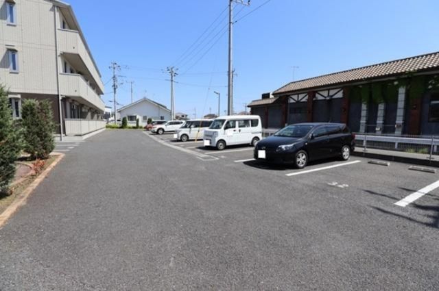 【水戸市河和田町のアパートの駐車場】