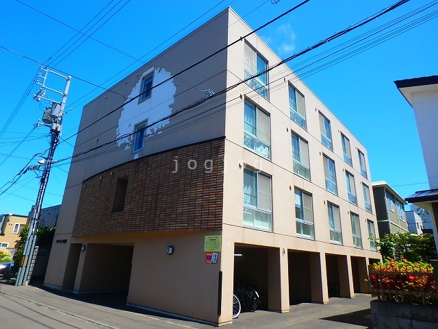 札幌市白石区南郷通のマンションの建物外観