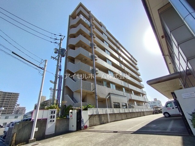 呉市広本町のマンションの建物外観