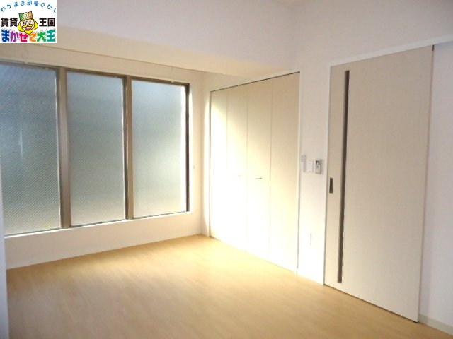 居室・リビング　室内