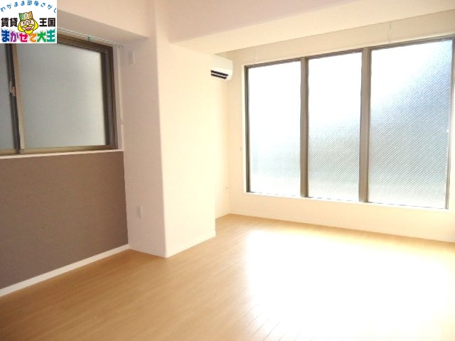 居室・リビング　室内