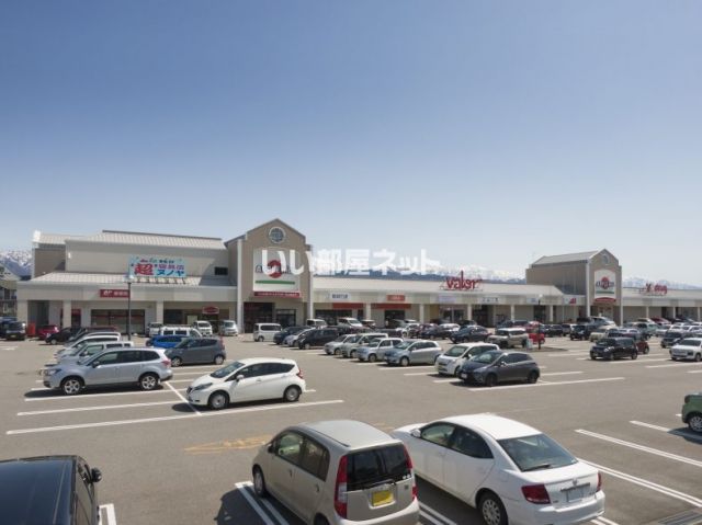 スーパー　バロー　魚津店（スーパー）まで885m