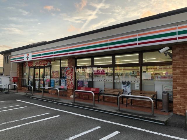 コンビニ　セブンイレブン　魚津上村木店（コンビニ）まで1041m