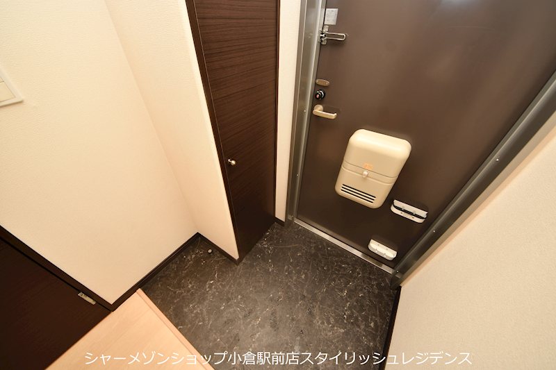 玄関　写真と異なる場合は現況を優先します