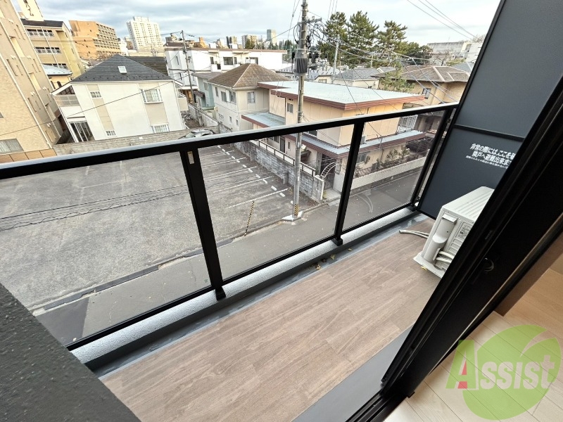 バルコニー　ベランダは洗濯物を干すには充分な広さです。