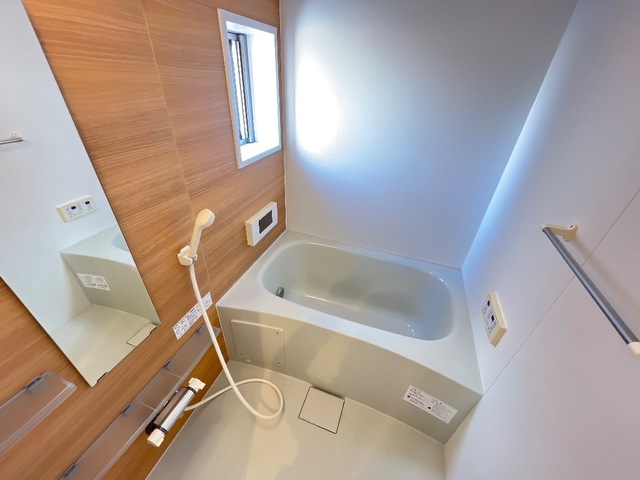 居室・リビング　キッチンからリビング