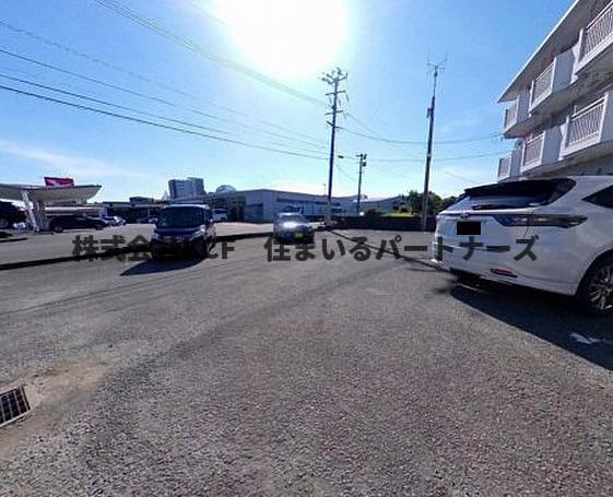 駐車場　駐車場に車を止められます