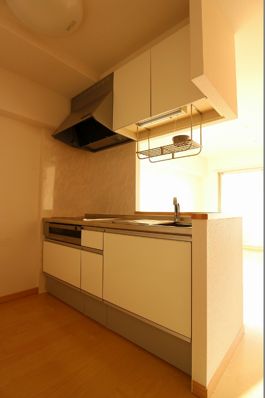 キッチン　コンロはフラットで掃除がしやすい。